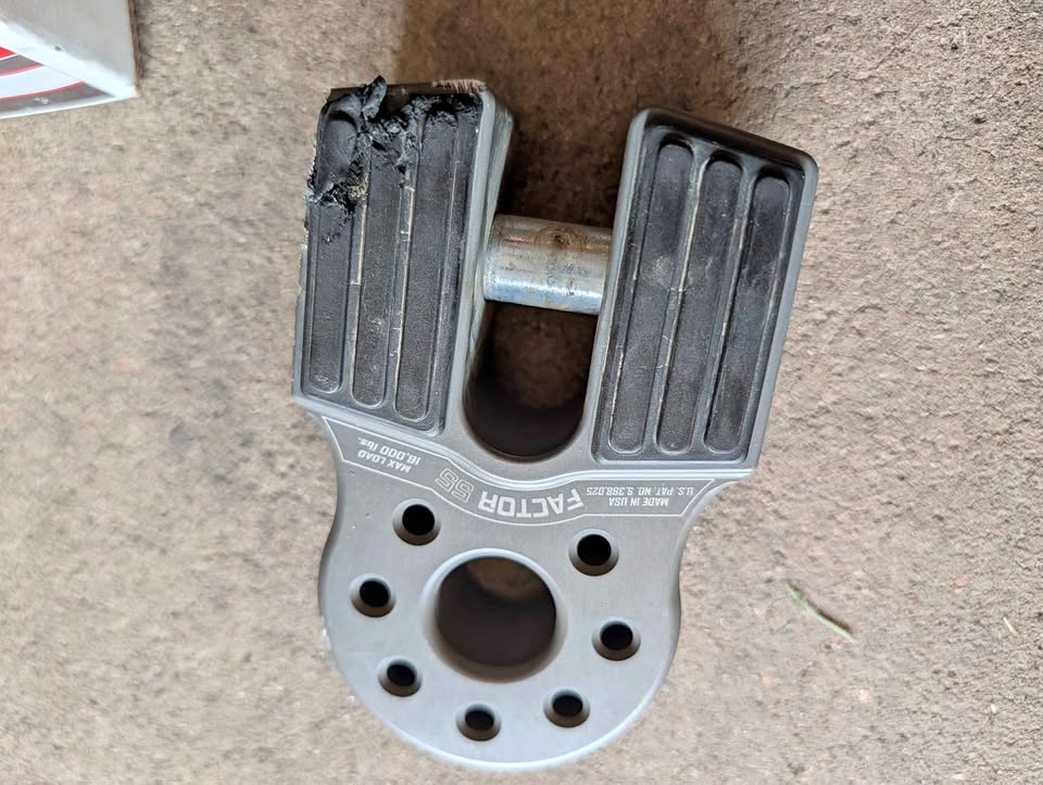 Factor 55 FlatLink Winch Shackle in Castle Rock, CO (photo 1) — photo 1