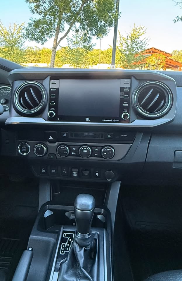 2020 Toyota Tacoma TRD Off-Road Pickup 4D 6 ft in Vancouver, WA (photo 11)