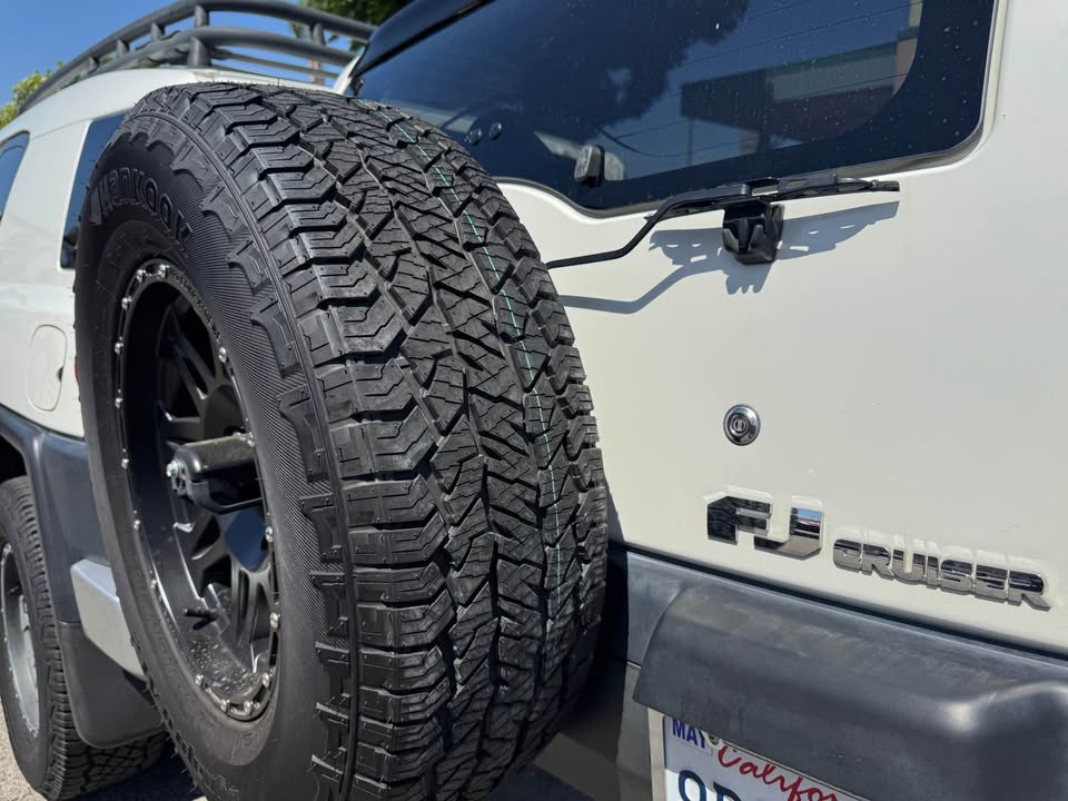 2013 Toyota FJ Cruiser · Sport Utility 2D in Ontario, CA (photo 6)