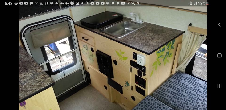 Four wheel camper fleet model front dinette in Denver, CO (photo 10) — photo 10