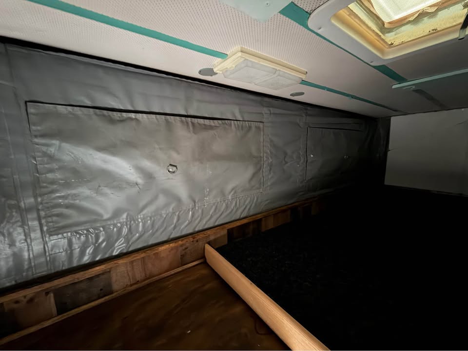 Four Wheel Camper for Tacoma or Five Foot Bed Midsize Truck in Silver Springs, NV (photo 9) — photo 9