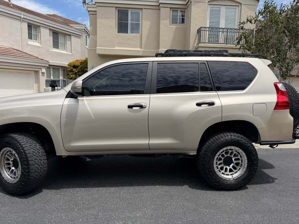 2010 Lexus GX · GX 460 Premium Sport Utility 4D in Redwood City, CA (photo 3)