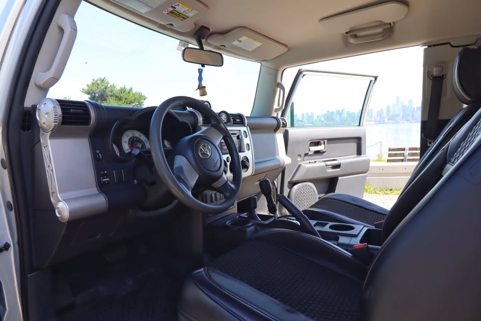 2008 Toyota FJ Cruiser in Seattle, WA (photo 5)