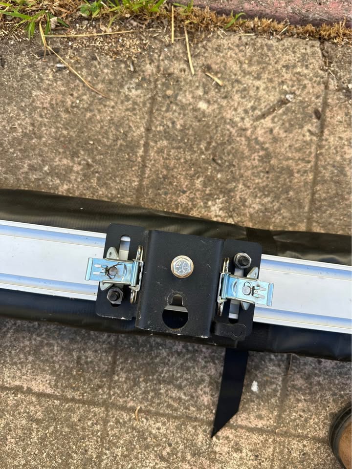 Yakima slim shady awning plus prinsu roof rack quick disconnects in Oakland, CA (photo 2) — photo 2