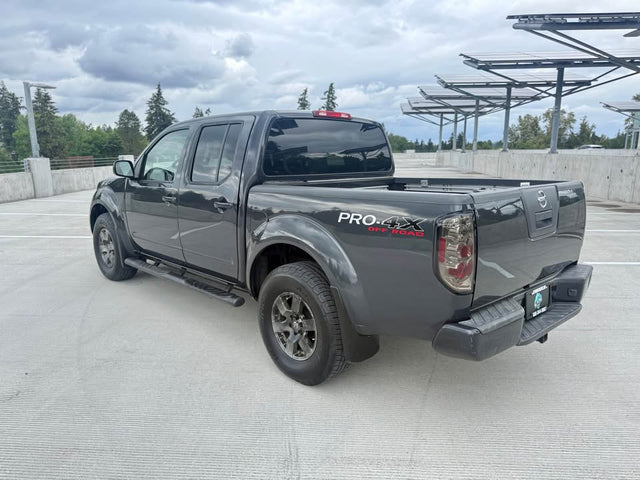 2010 Nissan Frontier Crew Cab · PRO-4X Pickup 4D 5 ft — photo 3