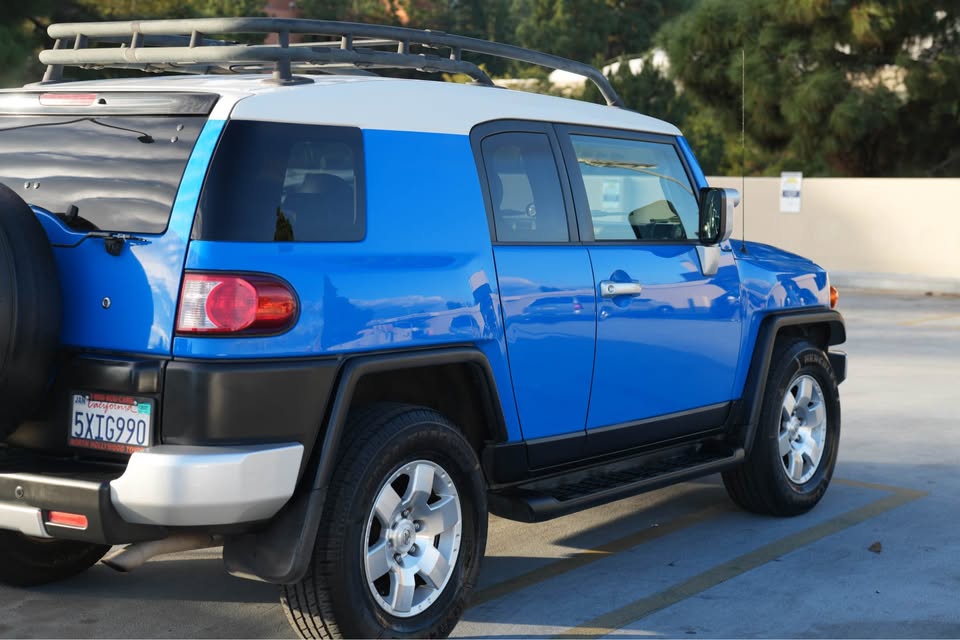2007 Toyota FJ Cruiser · Sport Utility 2D in Los Angeles, CA (photo 3) — photo 3