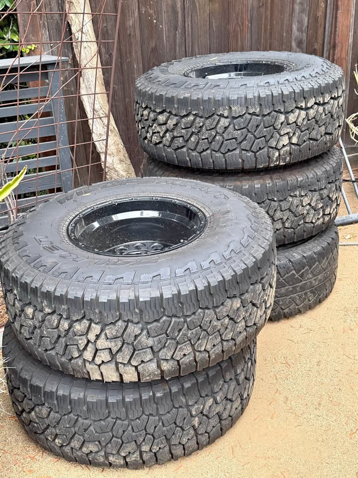 Jeep wheels 5x4.5(5x114.3mm) in San Diego, CA (photo 1)