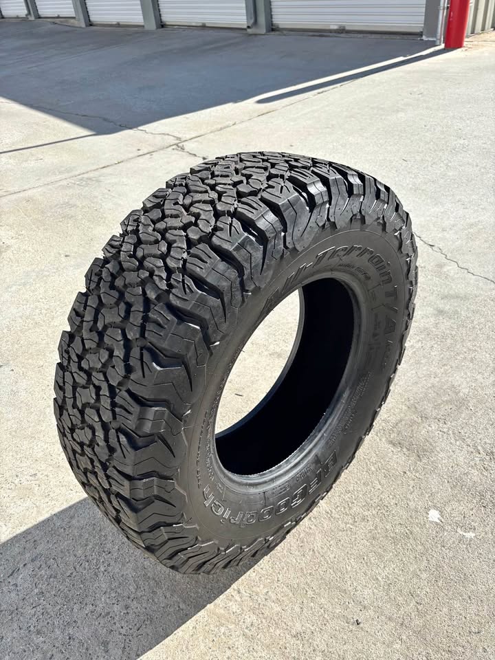 Bfgoodrich k02 (285/70R17) in Chula Vista, CA (photo 1)