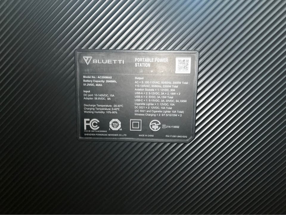 BLUETTI AC200 MAX Expandable Power Station AC200MAX in Boring, OR (photo 4) — photo 4