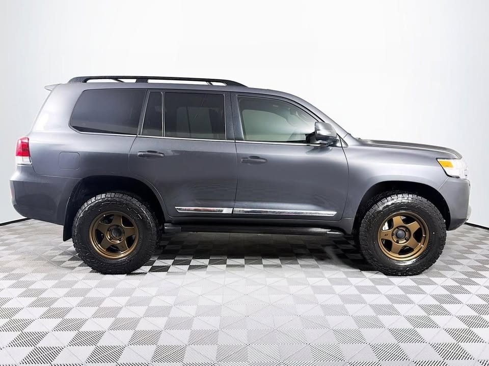 2016 Toyota land cruiser v8 in Tacoma, WA (photo 9) — photo 9