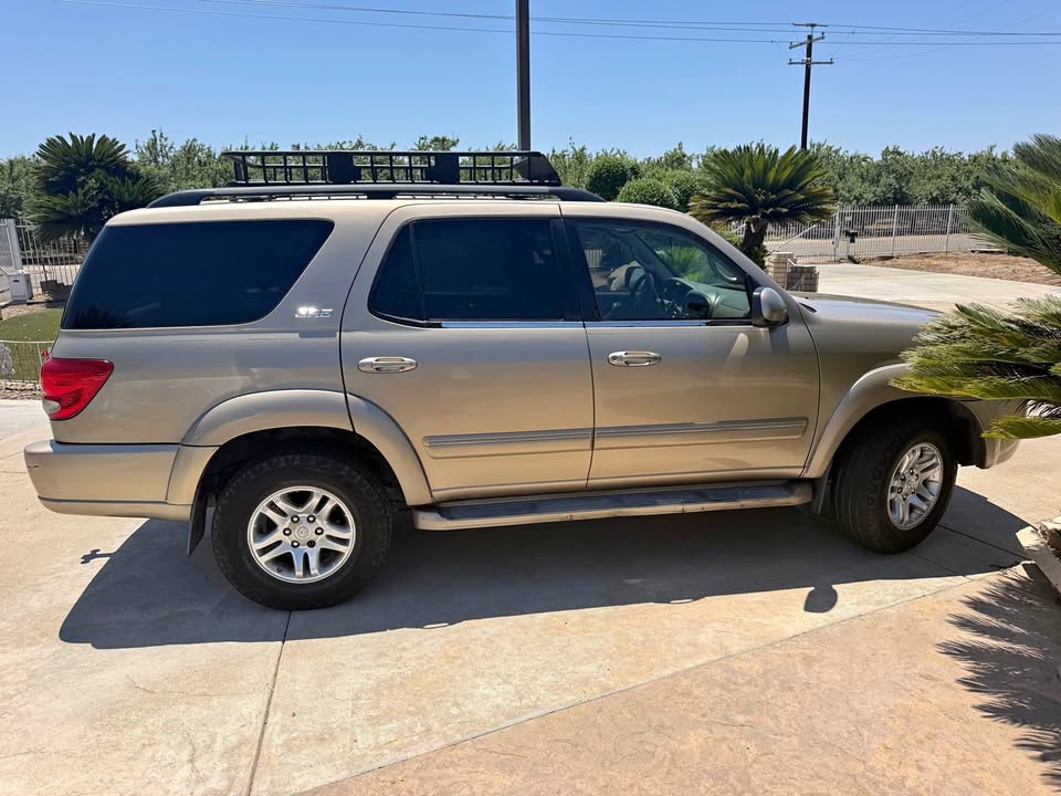 2006 Toyota Sequoia · SR5 Sport Utility 4D in Fresno, CA (photo 1) — photo 1