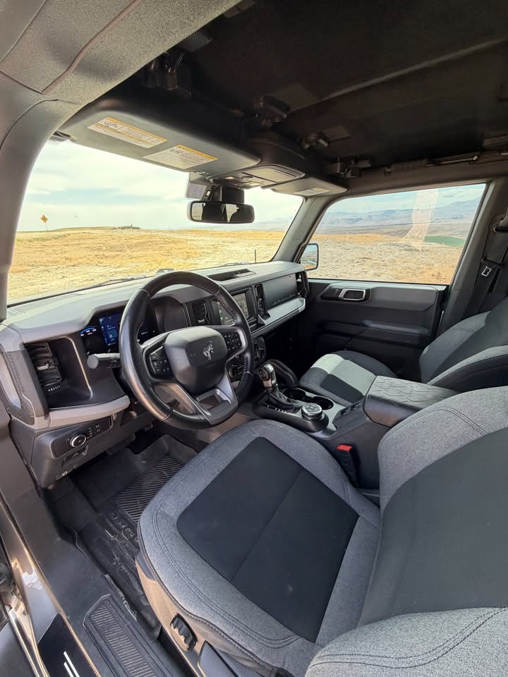 2022 Ford bronco 4-door – loaded – excellent condition — photo 2