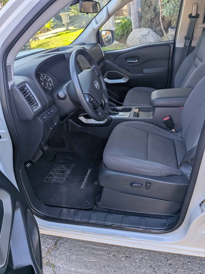 2023 Nissan Frontier Crew Cab · LE Pickup 4D 5 ft in Fresno, CA (photo 9) — photo 9