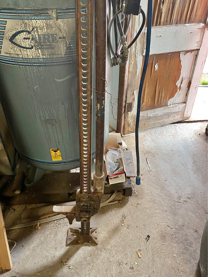Hi-Lift jack in Farmington, NM (photo 1) — photo 1