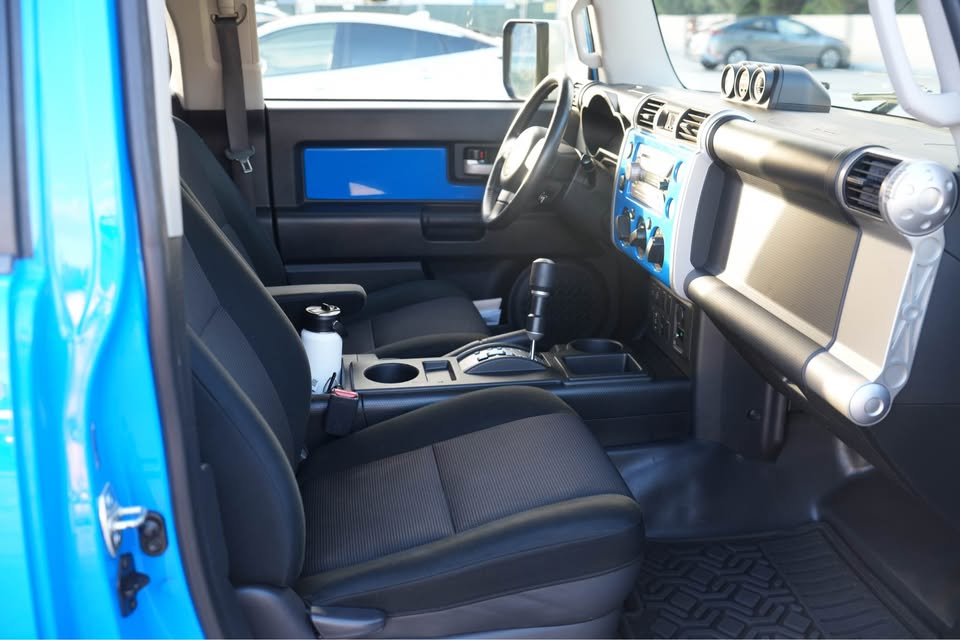 2007 Toyota FJ Cruiser · Sport Utility 2D in Los Angeles, CA (photo 4) — photo 4