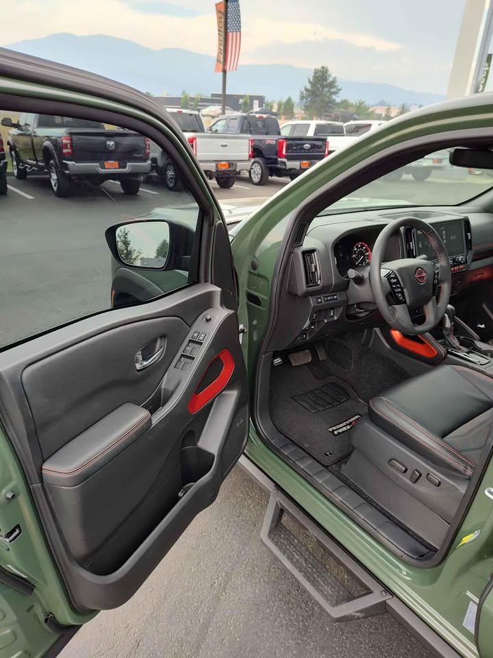 2025 Nissan Frontier Crew Cab · PRO-4X Pickup 4D 5 ft in Post Falls, ID (photo 10) — photo 10