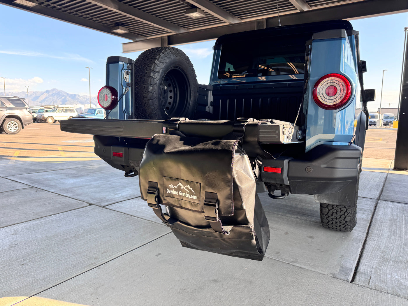 Tailgate Trash Bag Gladiator - Tacoma - Ram - Rivian -QuarterMaster — photo 18