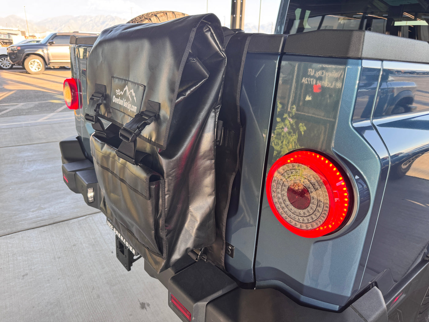 Tailgate Trash Bag Gladiator - Tacoma - Ram - Rivian -QuarterMaster — photo 14