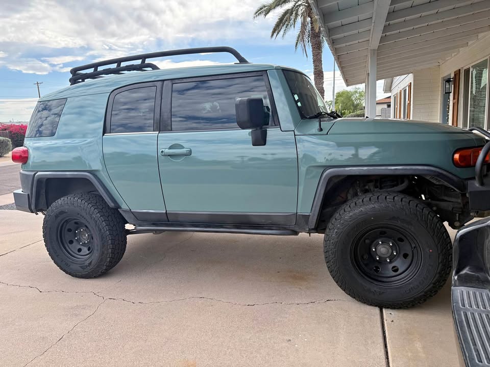 2008 Toyota FJ Cruiser in Scottsdale, AZ (photo 1) — photo 1