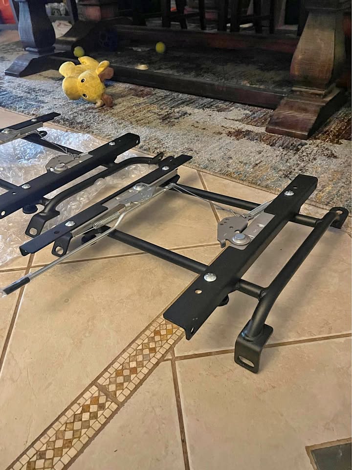 Prp seats first gen Tacoma seat brackets in Escondido, CA (photo 1) — photo 1