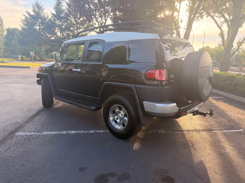 2010 Toyota FJ Cruiser · 4WD in Auburn, WA (photo 4)