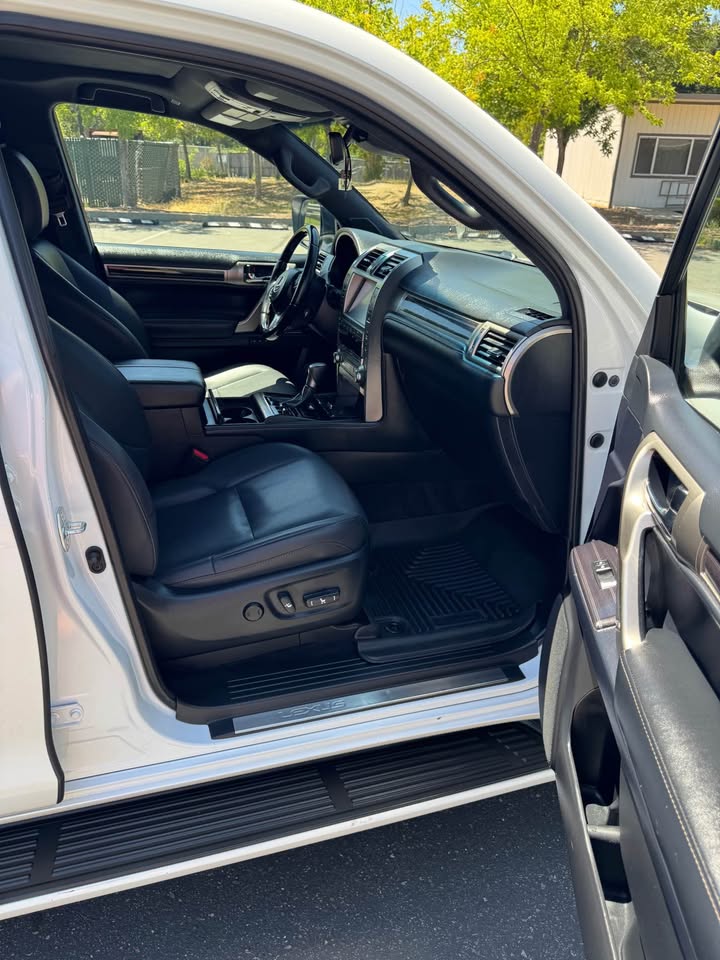 2021 Lexus GX · GX 460 Premium Sport Utility 4D in Granite Bay, CA (photo 11) — photo 11