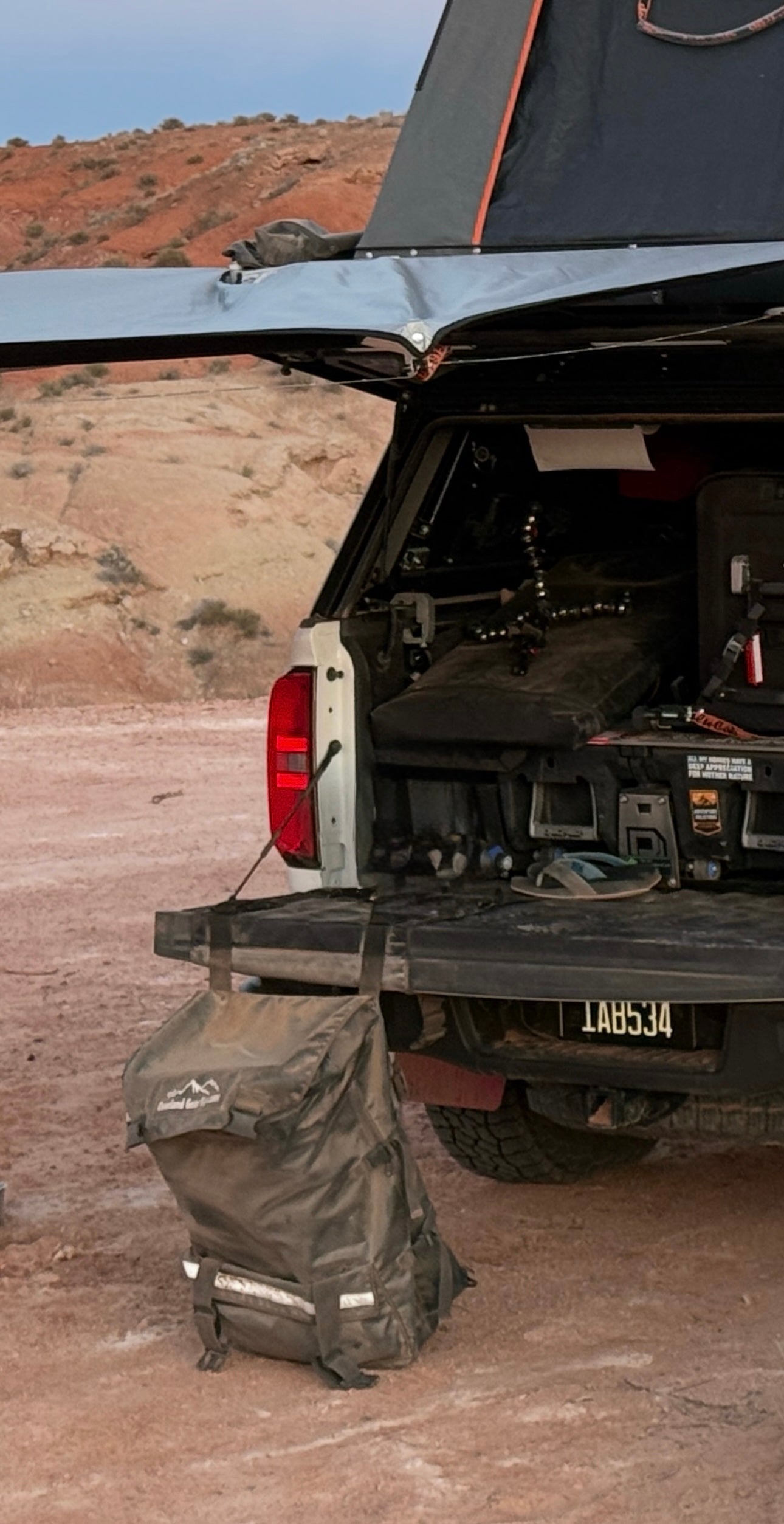 Tailgate Trash Bag Gladiator - Tacoma - Ram - Rivian -QuarterMaster — photo 5