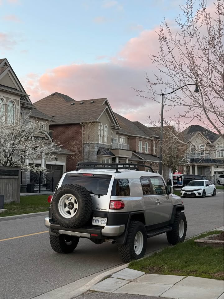 2007 Toyota FJ Cruiser in Kitchener, ON (photo 4)
