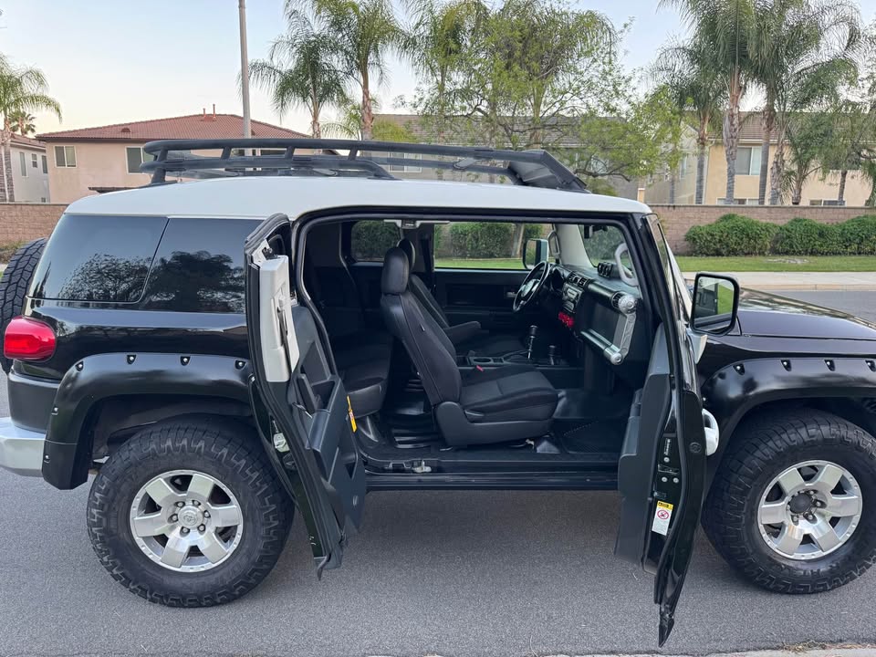 2010 Toyota FJ Cruiser · Sport Utility 2D in Temecula, CA (photo 9)