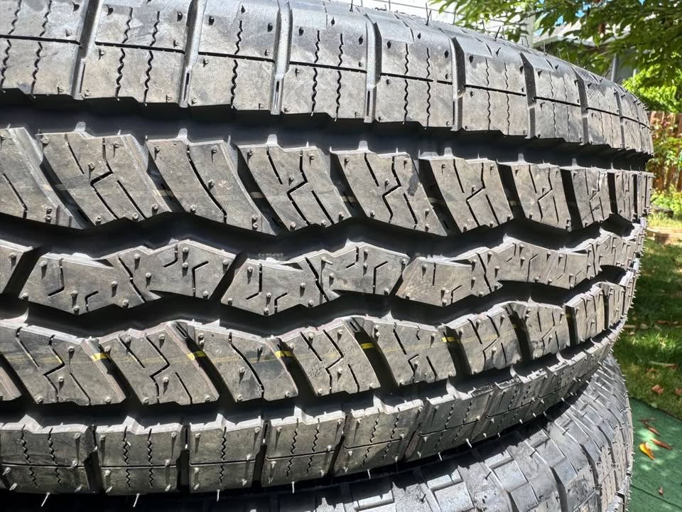 Falken WildPeak A/T3W A Tires 265/70r18 265/70/18 or 265-70-18 takeoffs in Portland, OR (photo 5) — photo 5