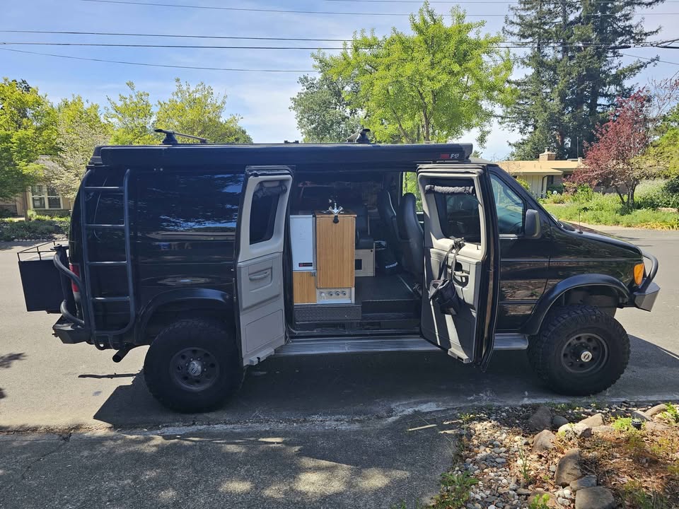 2006 Ford E350 Super Duty Passenger · XLT Van 3D in Napa, CA (photo 5) — photo 5