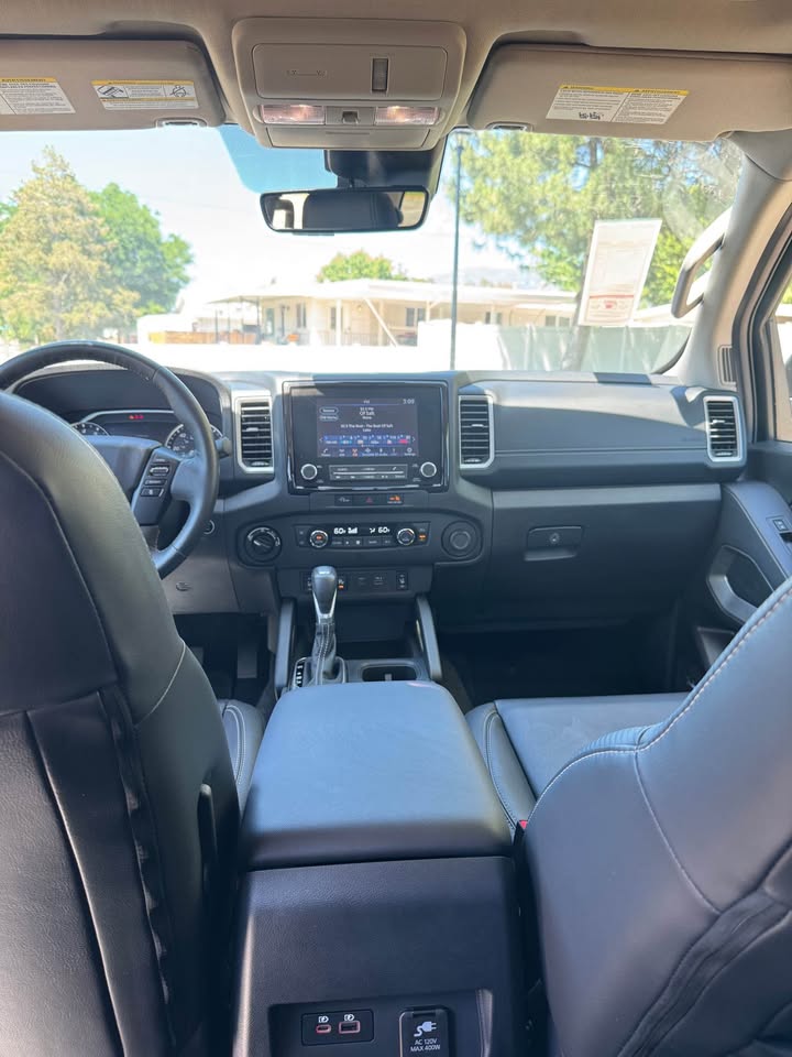 2024 Nissan Frontier Crew Cab · SL Pickup 4D 5 ft — photo 11