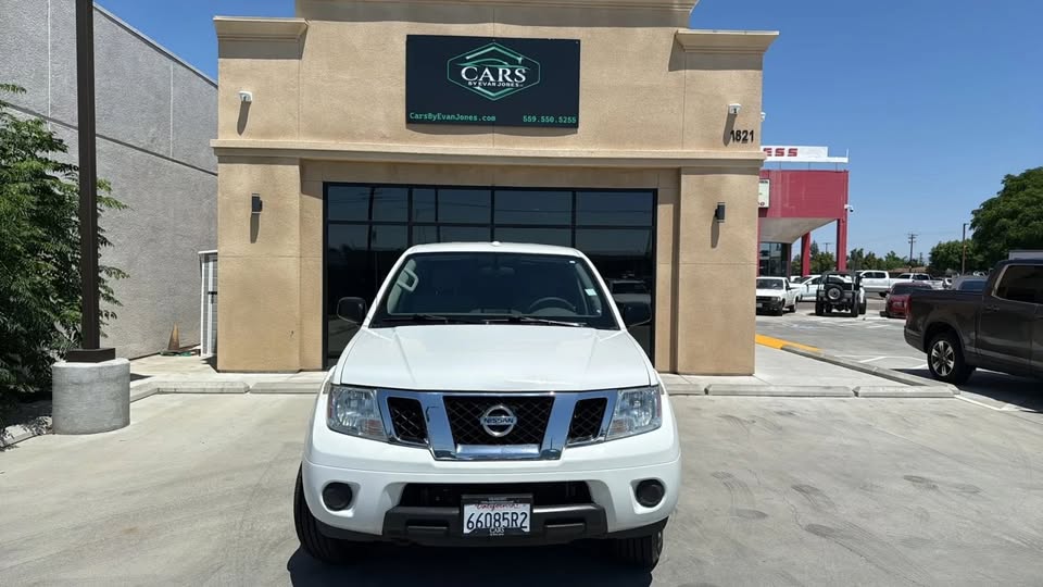 2018 Nissan Frontier Crew Cab SV Pickup 4D 5 ft in Fresno, CA (photo 12) — photo 12