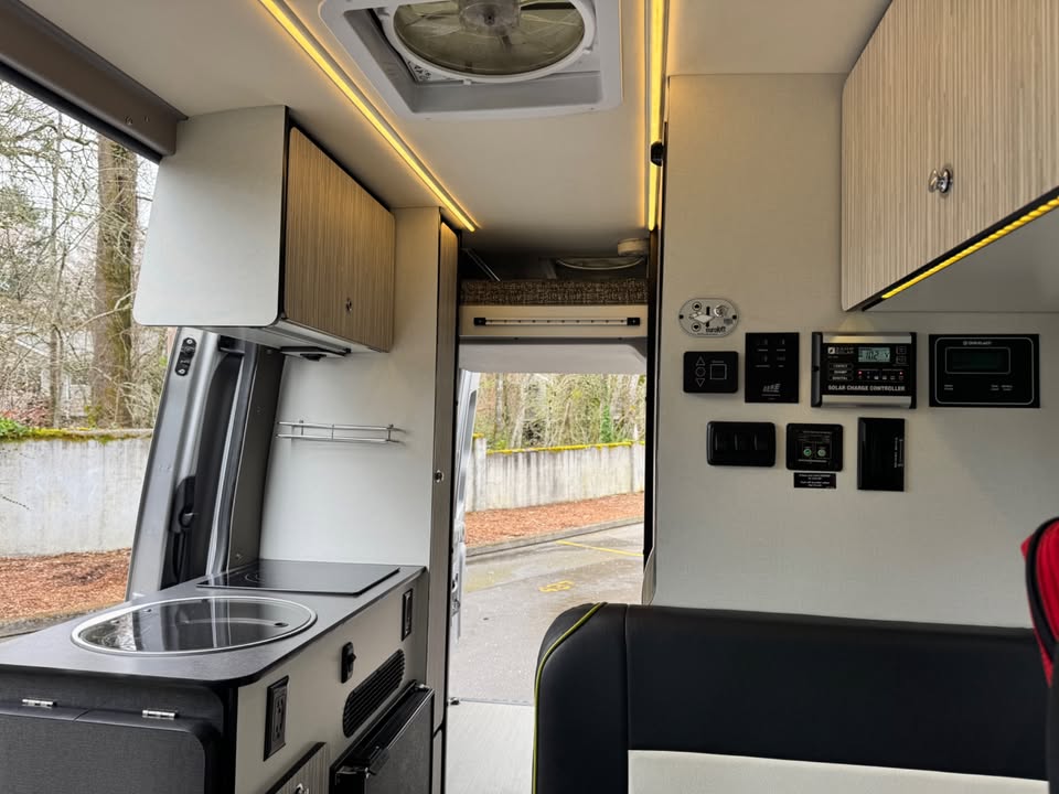 2019 Winnebago revel in Portland, OR (photo 10) — photo 10