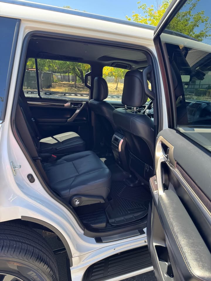 2021 Lexus GX · GX 460 Premium Sport Utility 4D in Granite Bay, CA (photo 10) — photo 10