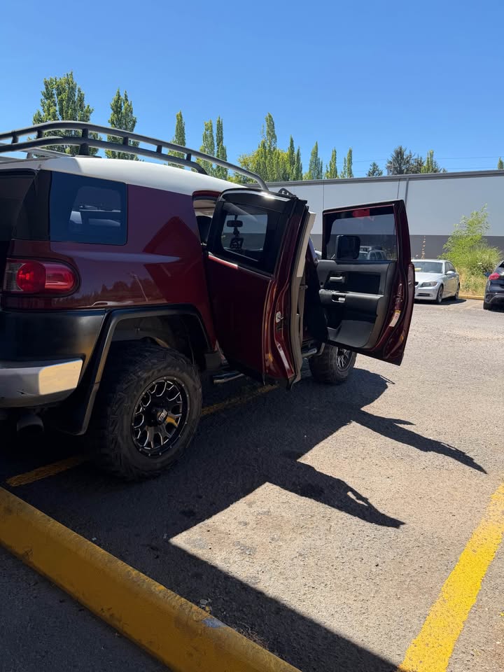 2008 Toyota FJ Cruiser in Beaverton, OR (photo 4)