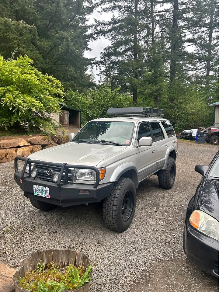 2001 Toyota 4Runner · Limited Sport Utility 4D in Oregon City, OR (photo 1) — photo 1