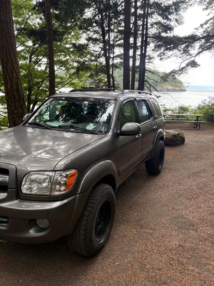 2005 Toyota Sequoia · SR5 Sport Utility 4D in Everett, WA (photo 2) — photo 2