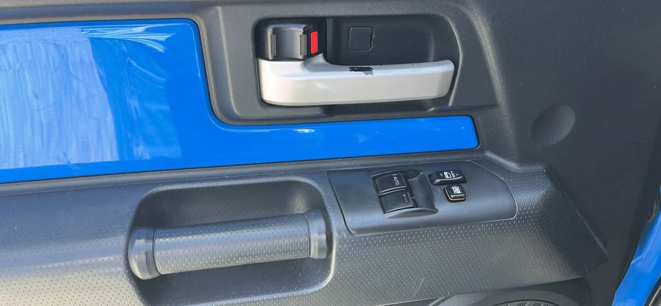 2007 Toyota FJ Cruiser · Sport Utility 2D in San Carlos, CA (photo 9)