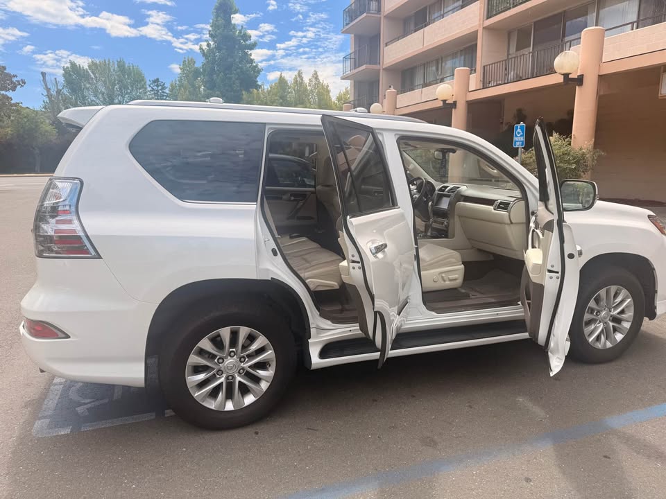 2017 Lexus GX · GX 460 Premium Sport Utility 4D in Fremont, CA (photo 7)