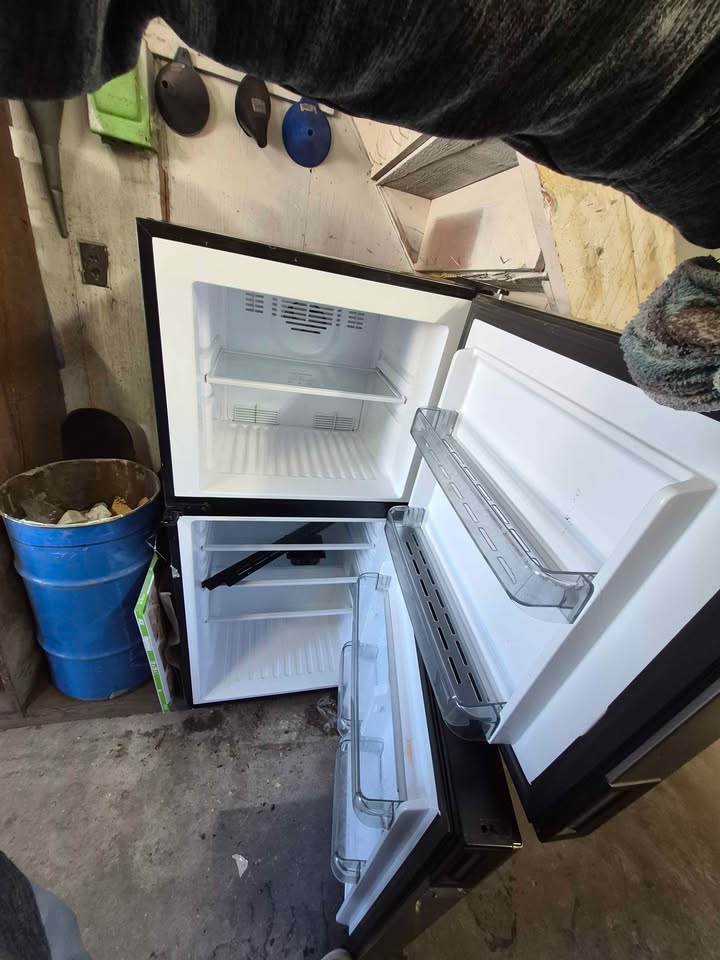 Dometic 12v refrigerator in Spokane, WA (photo 2) — photo 2