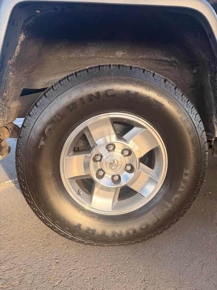 2010 Toyota FJ Cruiser · 4WD in Auburn, WA (photo 9)