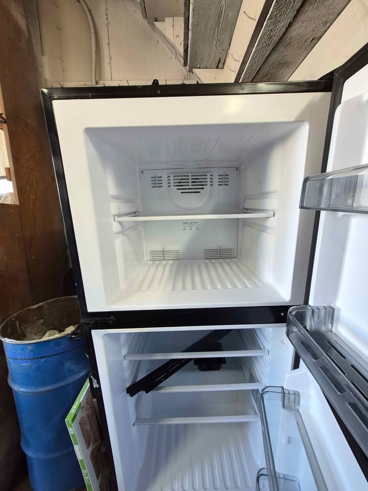 Dometic 12v refrigerator in Spokane, WA (photo 3) — photo 3