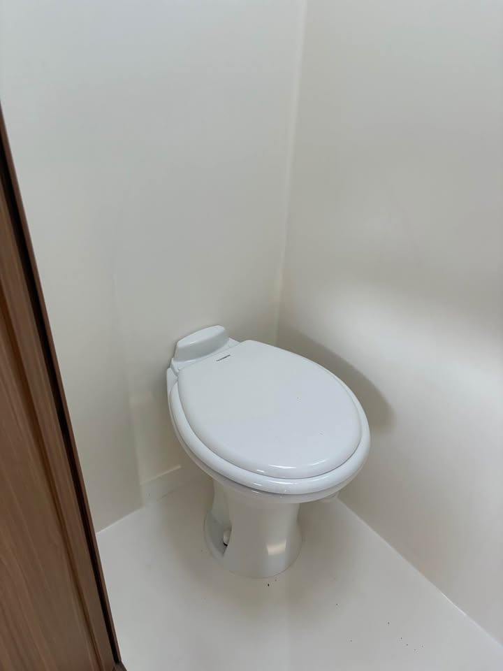 Black Series Camper HQ17 in Poway, CA (photo 2) — photo 2