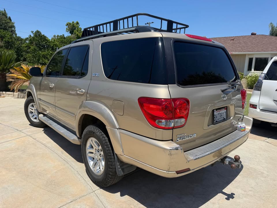 2006 Toyota Sequoia · SR5 Sport Utility 4D in Fresno, CA (photo 4) — photo 4