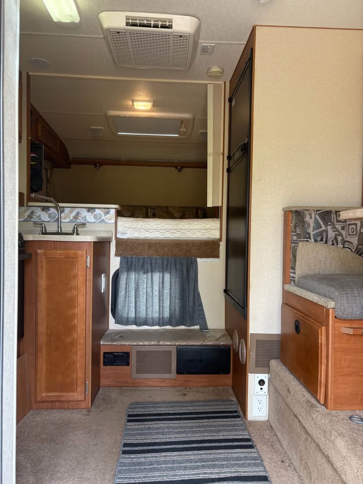 2009 Lance Camper in Spangle, WA (photo 4) — photo 4