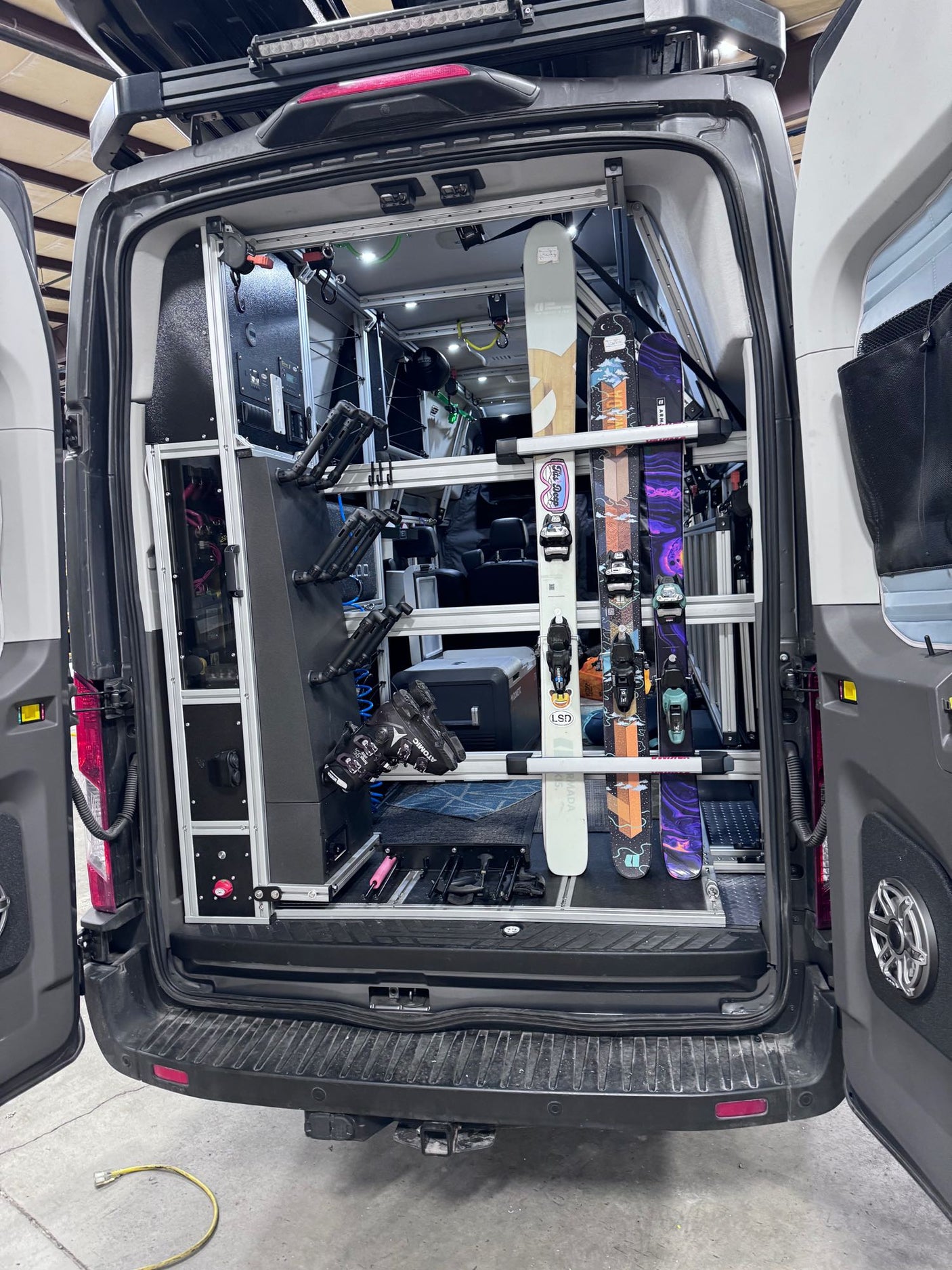 open to show organized skis