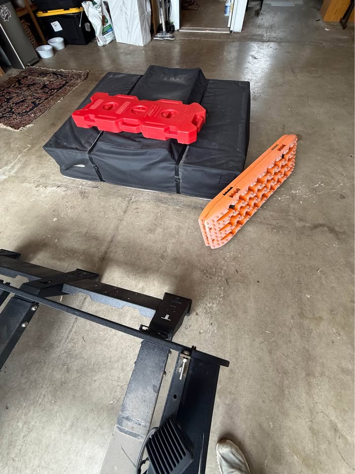 Smittybilt Rooftop Tent and Truck Bed Top Overland Set up in Missoula, MT (photo 2) — photo 2