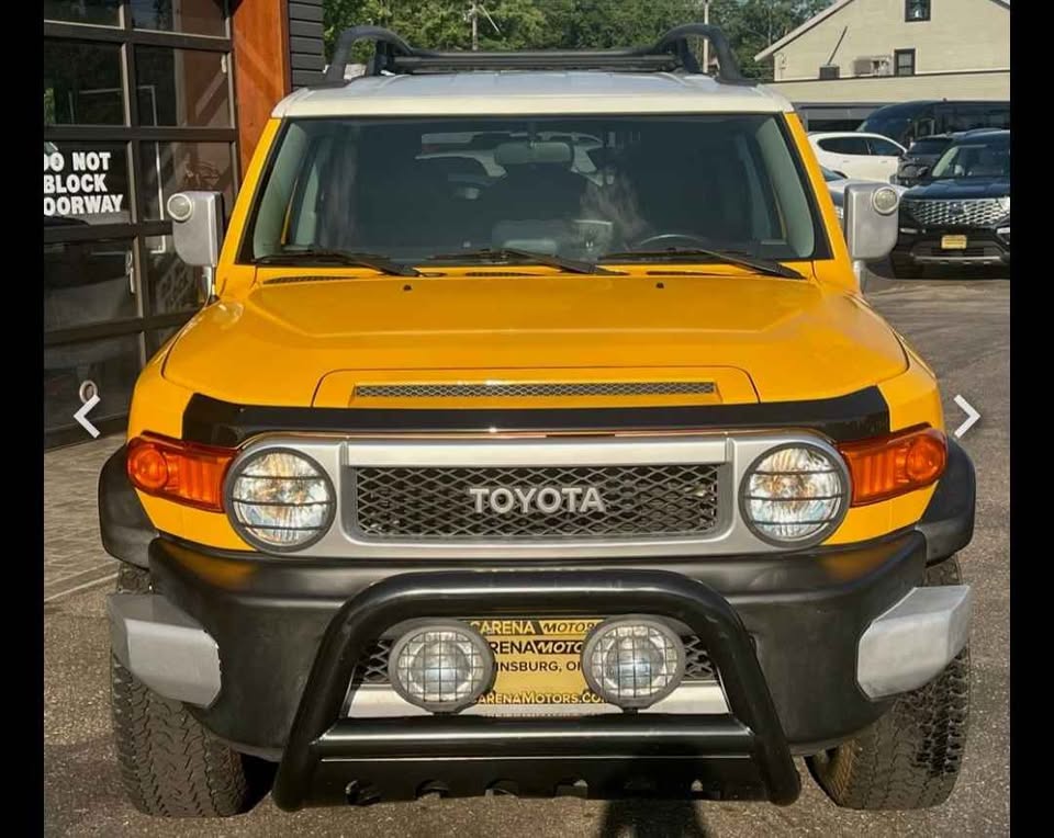Toyota FJ Cruiser Yellow
257800 mileage (photo 6) — photo 6