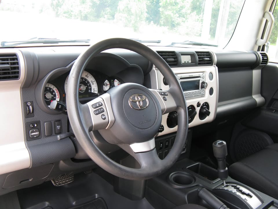 2013 Toyota FJ Cruiser (photo 11) — photo 11
